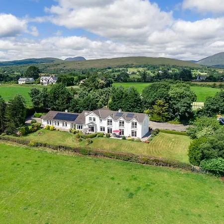 Large 5 Bedroom To Sleep 10 People With Wonderful Sea Views