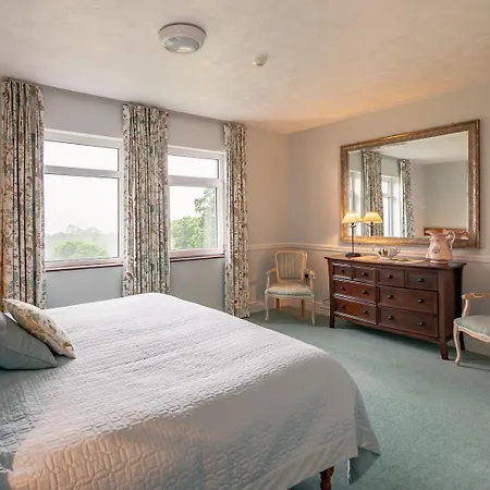 Large 5 Bedroom To Sleep 10 People With Wonderful Sea Views 펜션