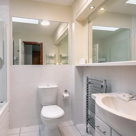 Large 5 Bedroom To Sleep 10 People With Wonderful Sea Views