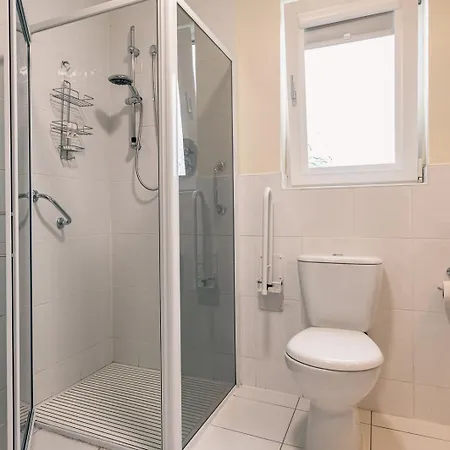 Large 5 Bedroom To Sleep 10 People With Wonderful Sea Views 펜션