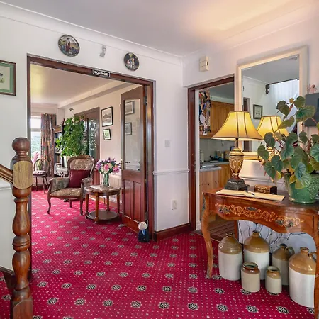 Large 5 Bedroom To Sleep 10 People With Wonderful Sea Views